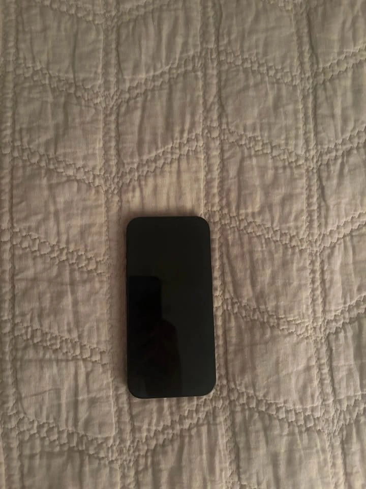 iPhone 15 (128gb) - photo 2