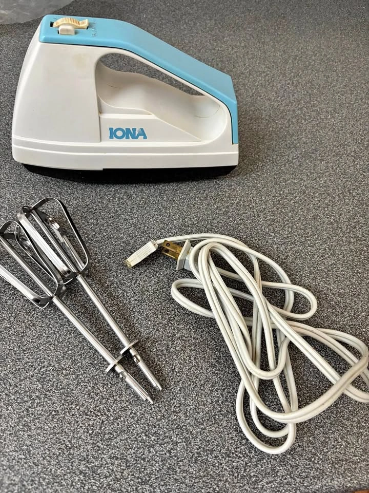 Vintage Iona 5-Speed Hand Mixer (Made in Canada) – Works Great!