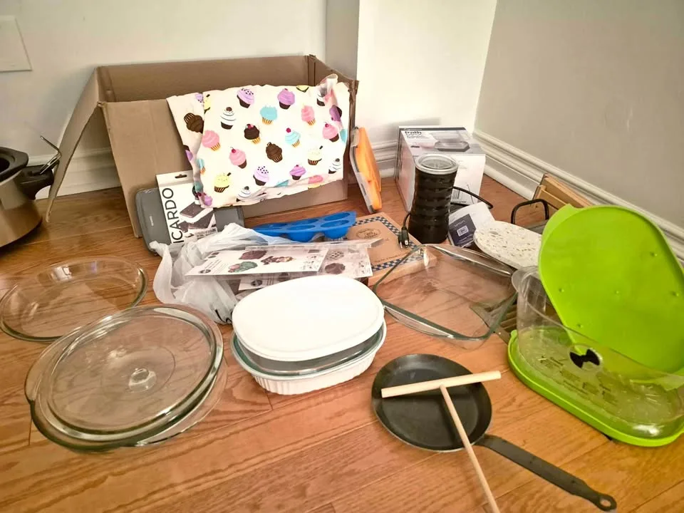 Kitchen moving sale assorted items thumbnail