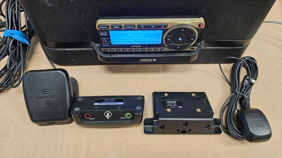 Sirius XM Satellite Radio Bundle: 2 Boomboxes & Accessories - photo 5