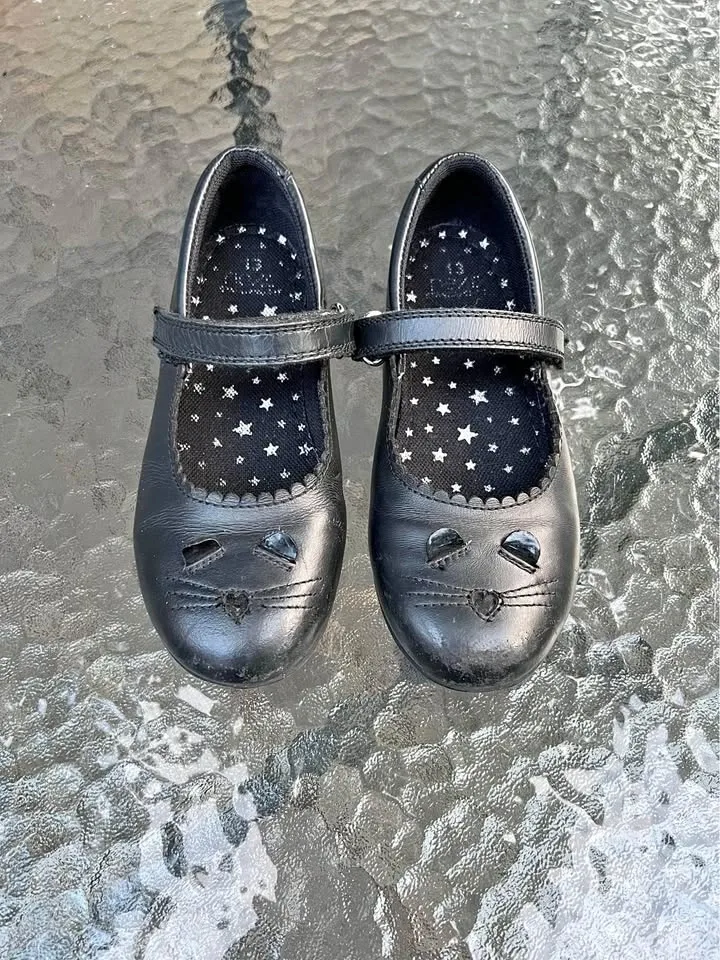 Girl’s Black Shoes Size 13
