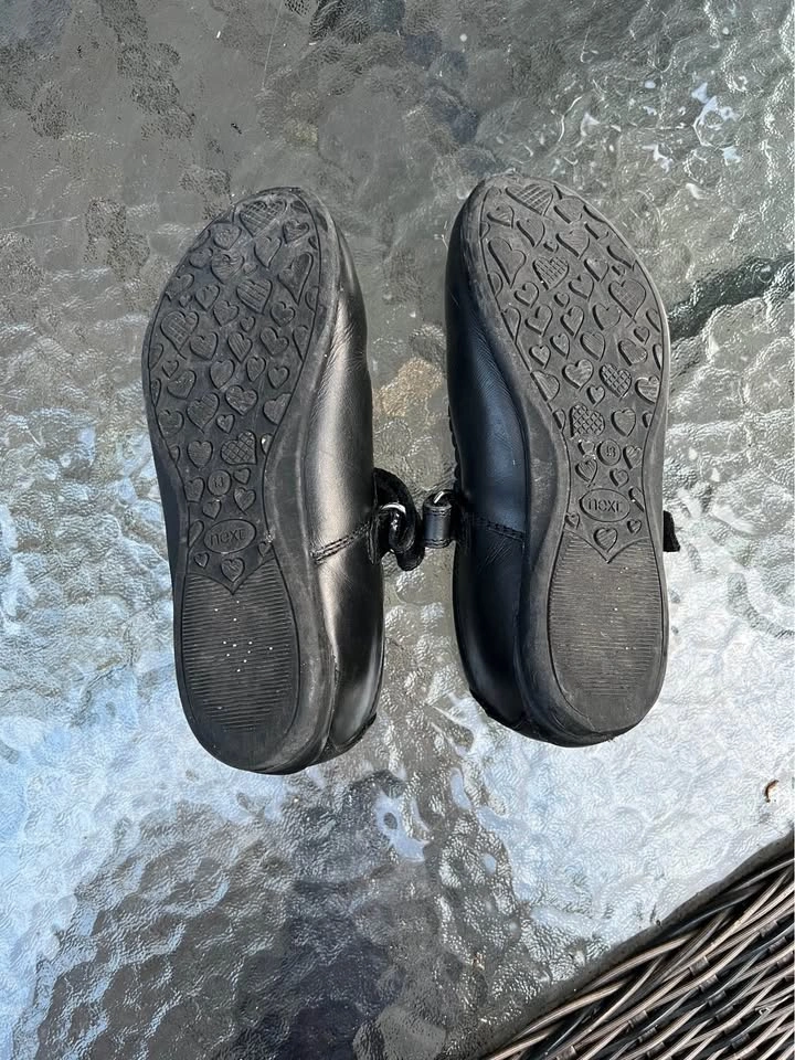 Girl’s Black Shoes Size 13 - photo 2