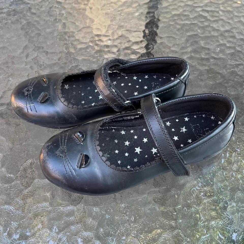 Girl’s Black Shoes Size 13 - photo 3