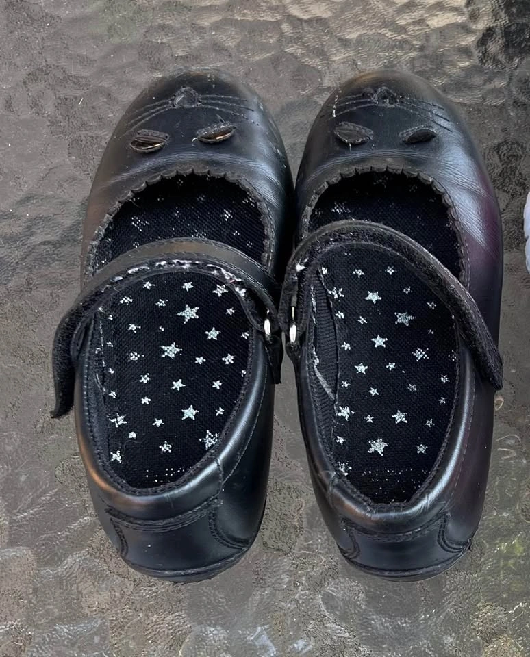 Girl’s Black Shoes Size 13 - photo 4