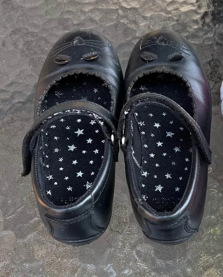 Girl’s Black Shoes Size 13 - photo 4