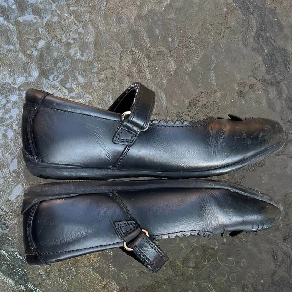 Girl’s Black Shoes Size 13 - photo 5