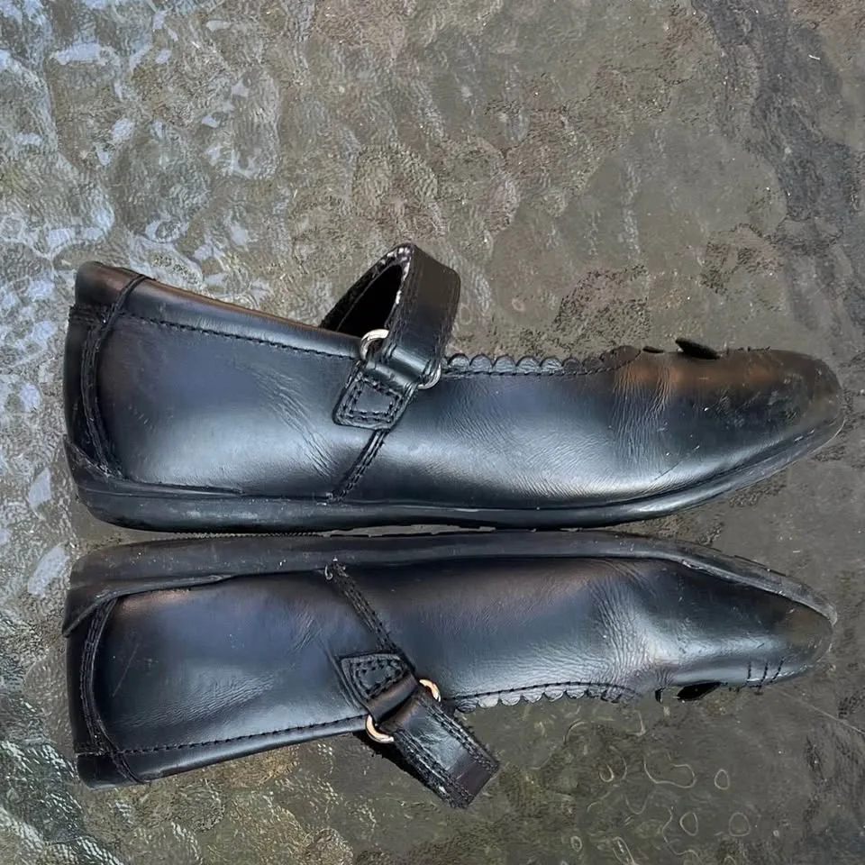 Girl’s Black Shoes Size 13 - photo 5