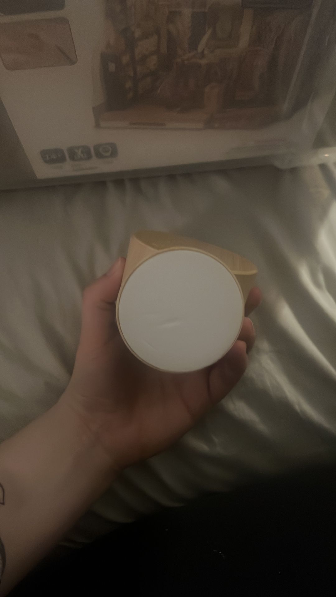 Adhesive detachable reading light - photo 2