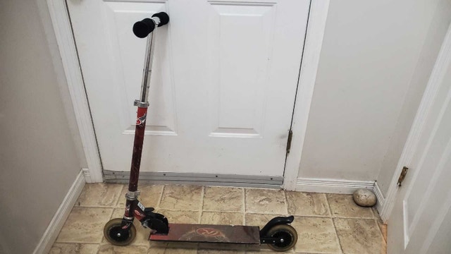 Kids' scooter