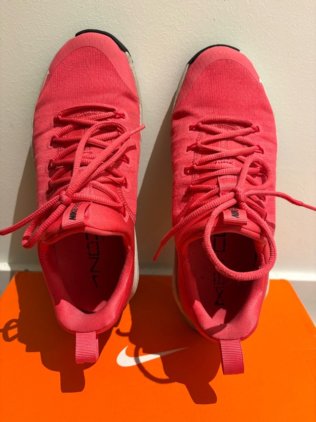 Nike Metcon 6 Women's Training Shoes Aster Pink – Size 9