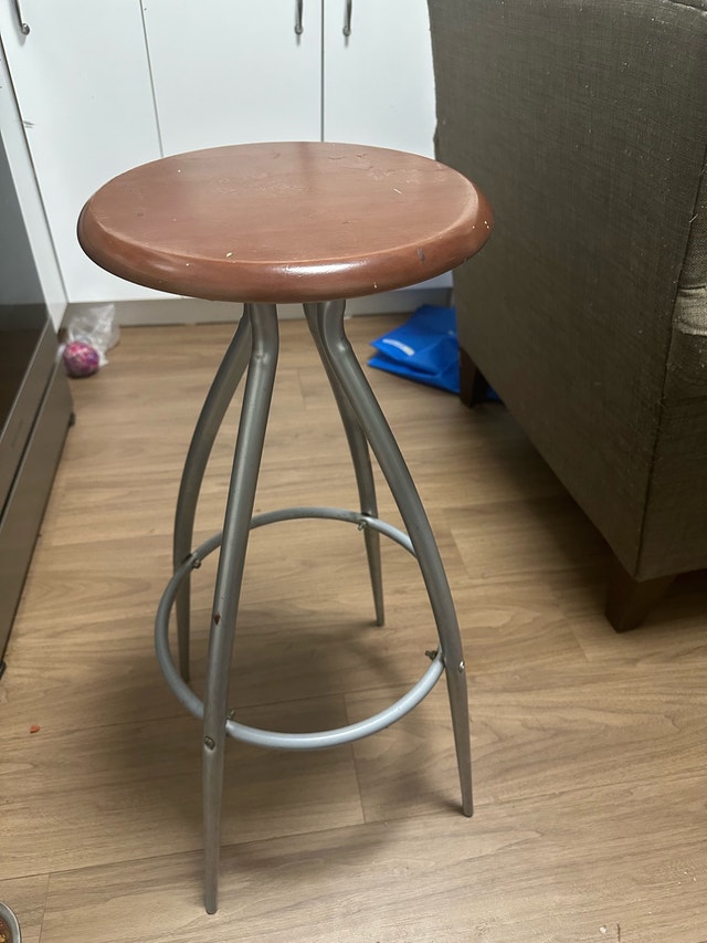 Bar Stool – Round Wood Seat, Metal Legs