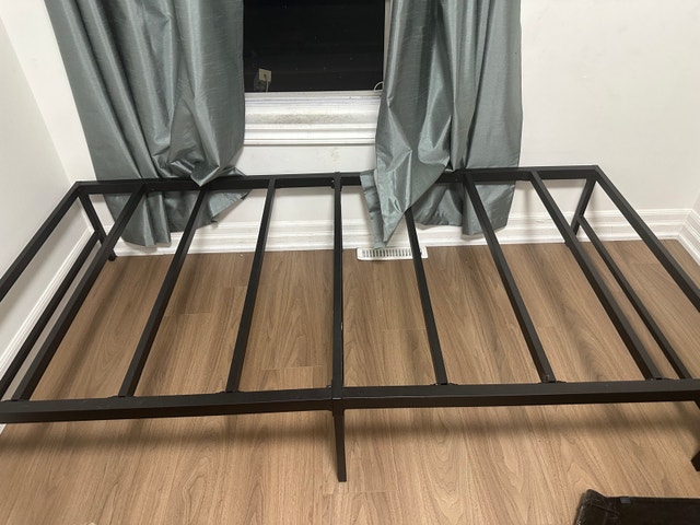 Black metal platform bed frame - photo 2