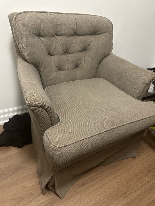 Upholstered Accent Chair – Comfortable