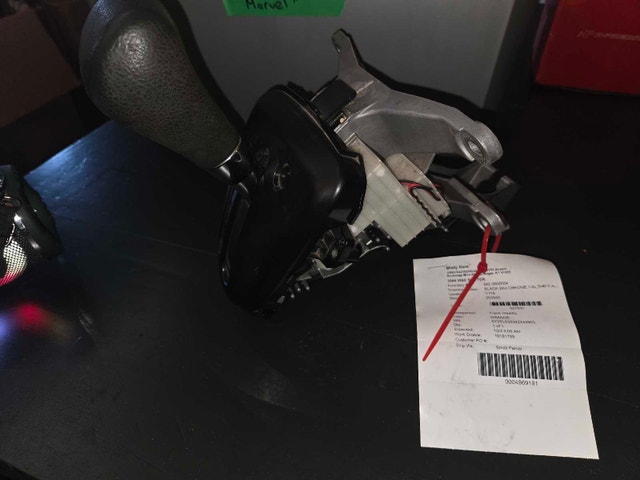 2008 Pontiac Vibe Automatic Transmission Shifter - photo 2