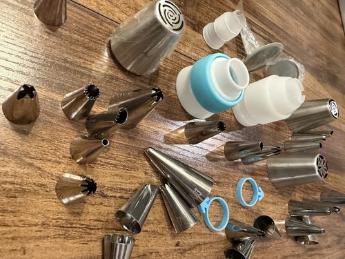 Lot - Wilton Cake Decorating Tools - Nozzles, Couplers, Piping T - photo 2