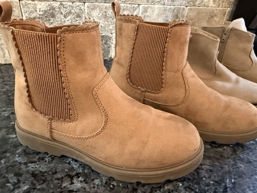 Lot of 2 Girls Boots Youth Size 3 (Old Navy & Cat & Jack) - photo 2