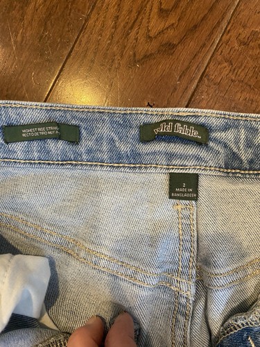Women’s Light Wash, Button Fly Jeans - Size 2 - photo 3