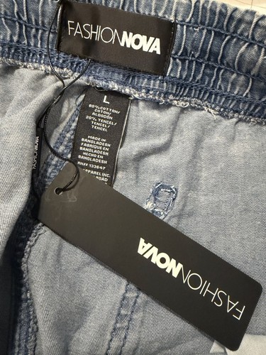 NWT Fashionnova Dark Distressed Size L Denim Shorts - photo 2