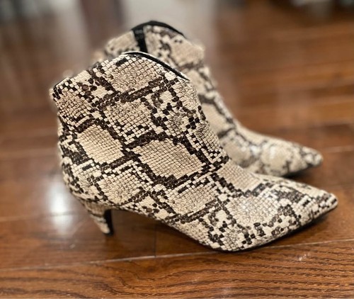 New! Women's Faux Snake Skin Boots - Size 7 - photo 4