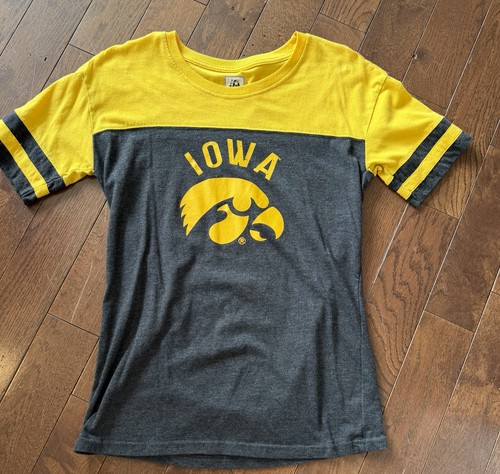 Iowa Hawkeyes Black T Shirt Women’s Small Vintage Slim Fit