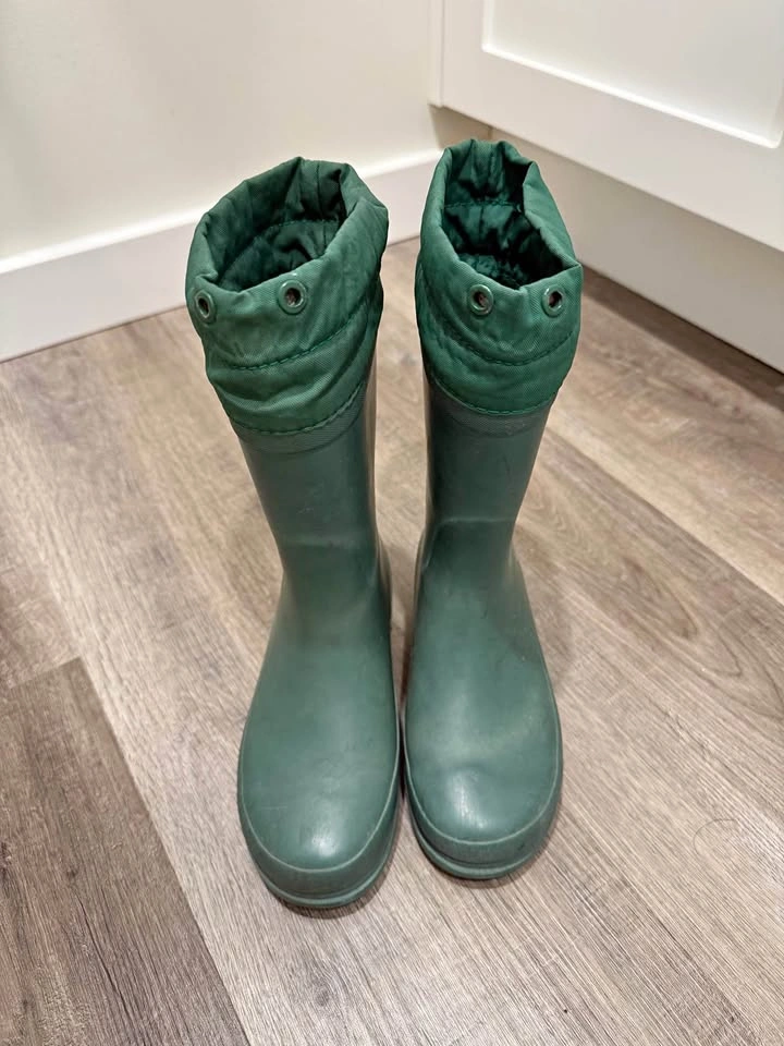 Kids rain boots size 11