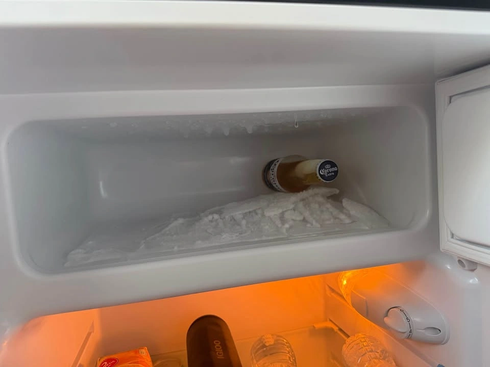 Frigidaire 4.5 cu. ft. mini fridge, negotiable - photo 2