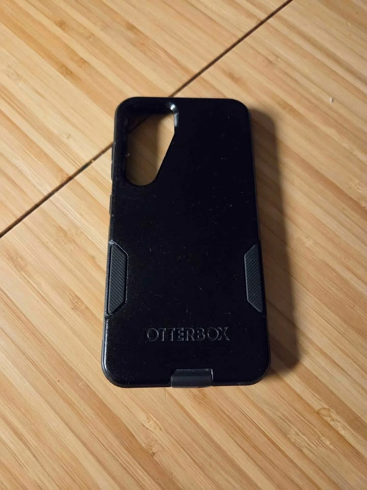 OtterBox Samsung S25/S24 - photo 2