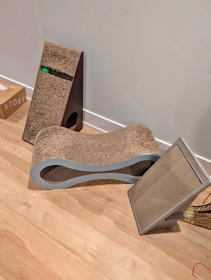 Cat scratchers corrugated cardboard scratchers
