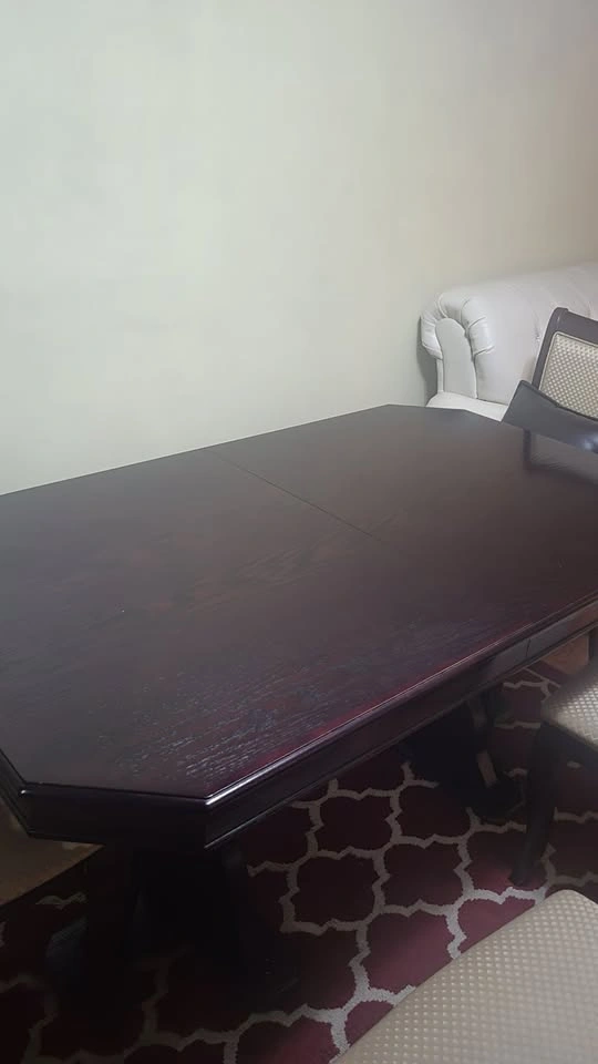 Elegant Extendable Dining Table – Solid Wood - photo 3