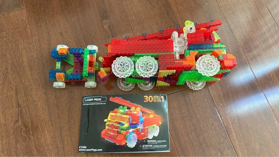 Lego Laser Peg 30 in 1 Glowing Fire truck - photo 2