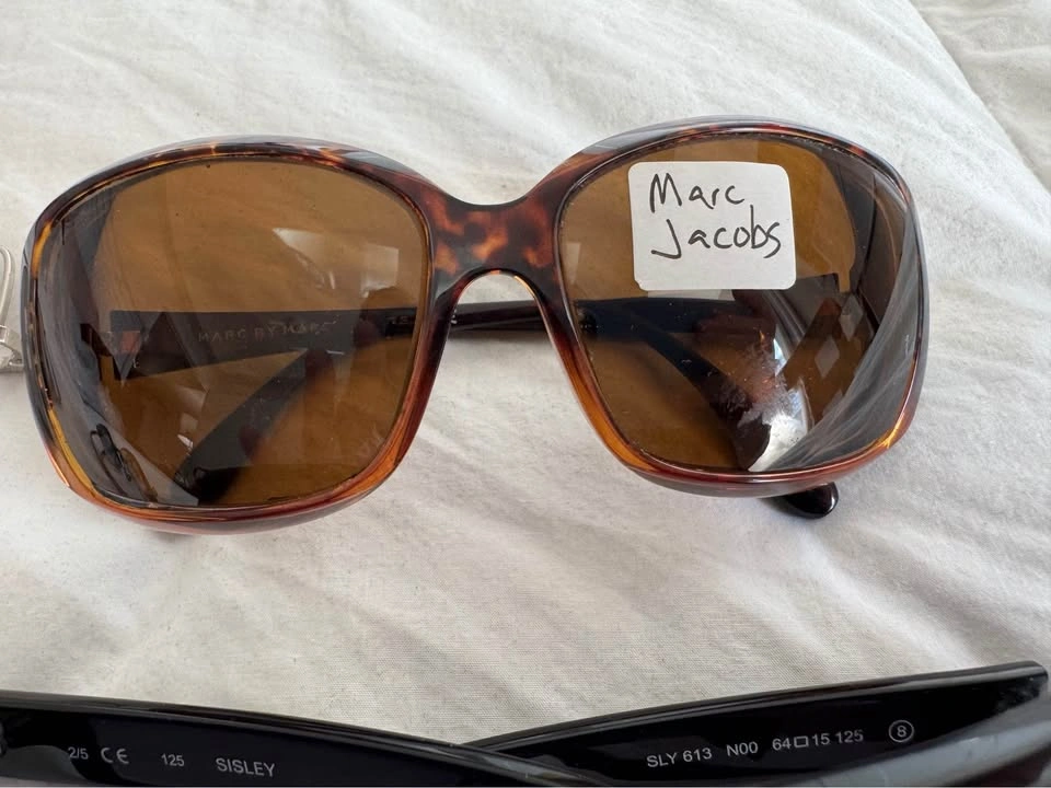 4 Pairs of Sunglasses: Ray-Ban, Gucci, Marc Jacobs, Sisley - photo 4