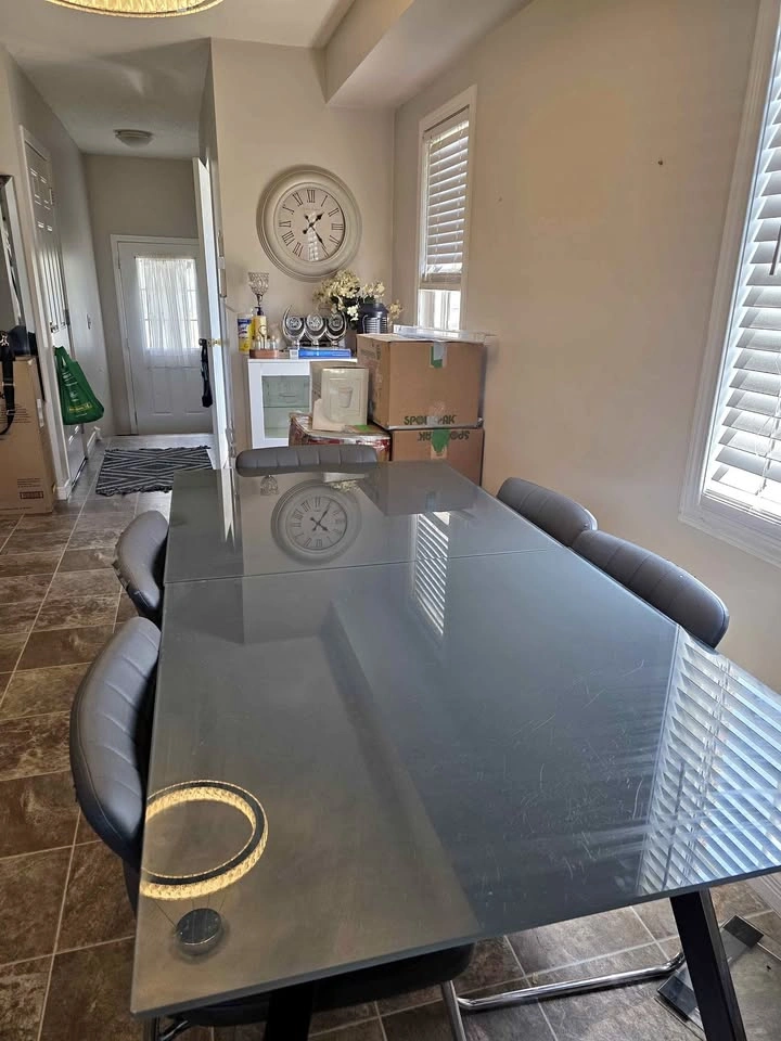 Modern Extendable Tempered Glass Dining Table with 6 Chairs