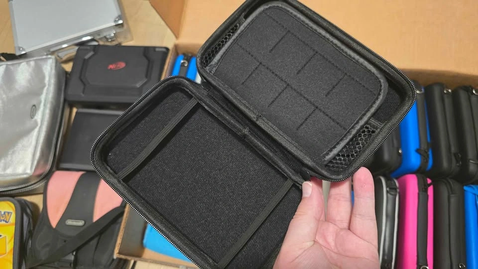 Nintendo DS and 3DS Carrying Cases - photo 3