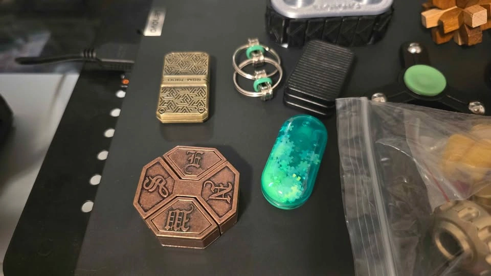Fidget Toy and Puzzle Collection - photo 2