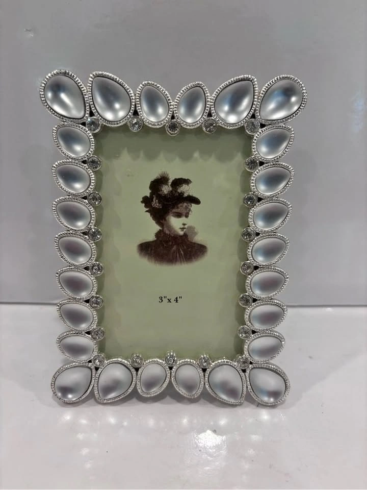Silver Beaded Teardrop 3x4 Photo Frame - Frosted Gem Accents