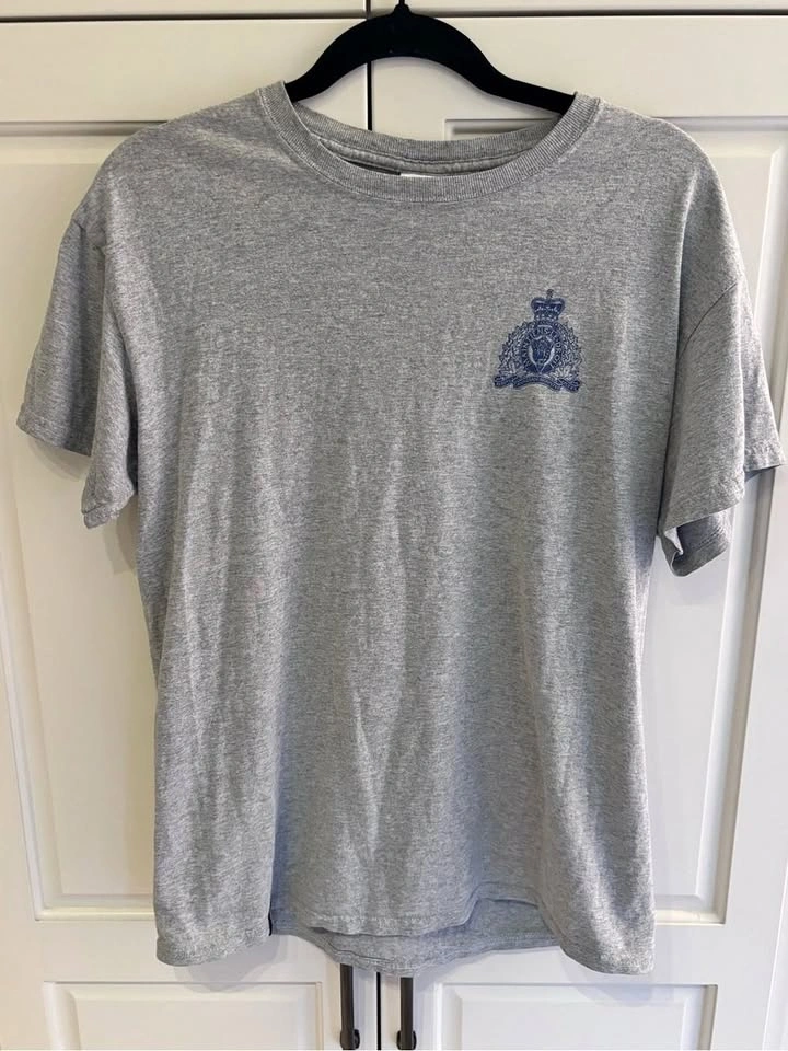 RCMP Canadian Mounted Police Crest T-Shirt Gray Gildan Mens M