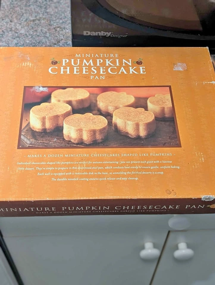 Miniature Pumpkin Cheesecake Pan