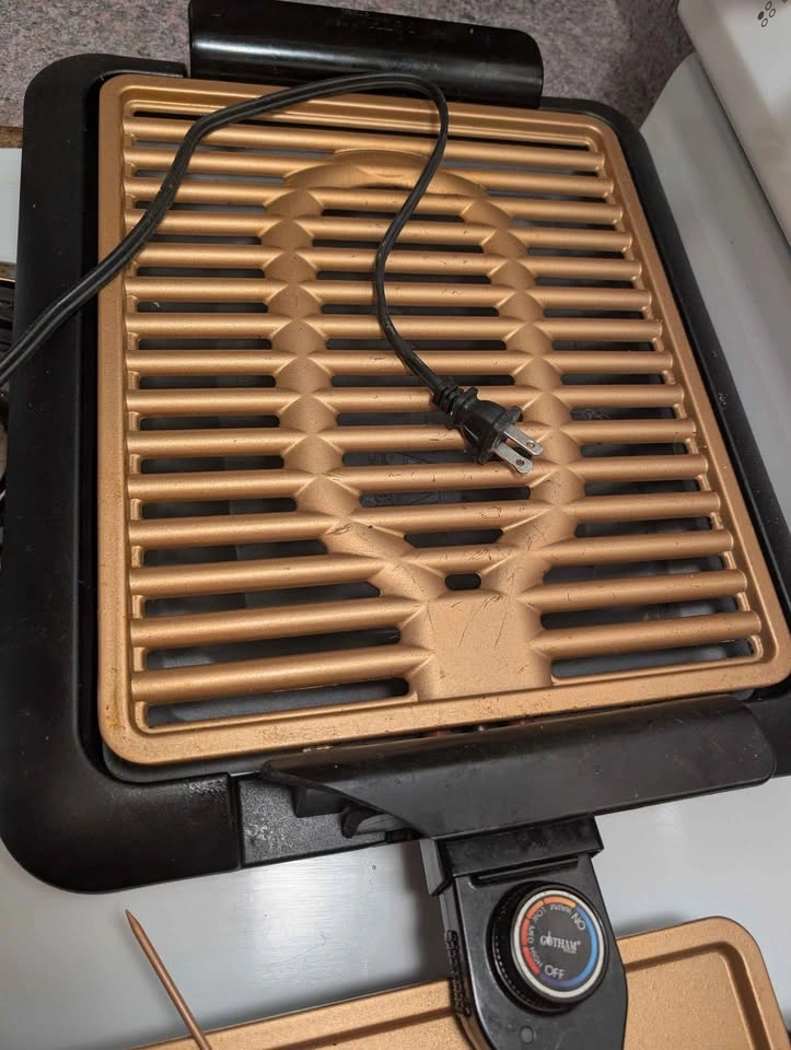 Gotham Steel Grill/Griddle and Sunbeam Mixmaster - photo 3
