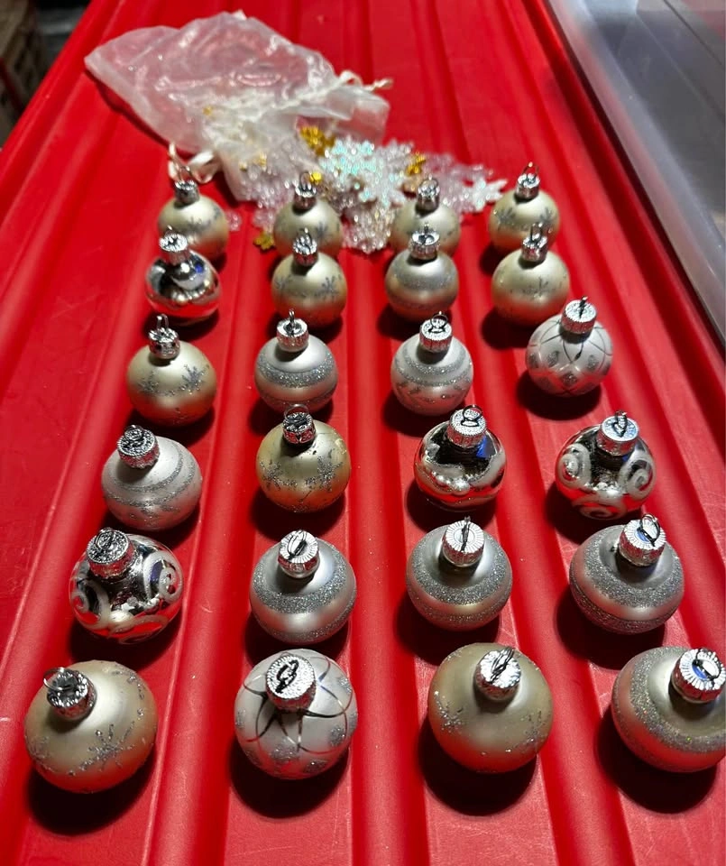 Christmas Place card holders and tablescape confetti