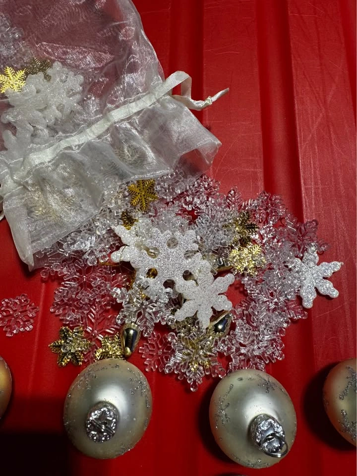 Christmas Place card holders and tablescape confetti - photo 5
