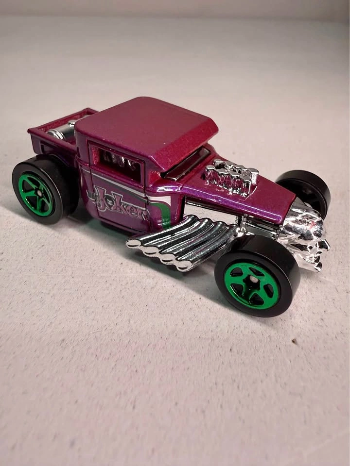 Hot Wheels Tumbler Batmobile and Purple Joker Bone Shaker