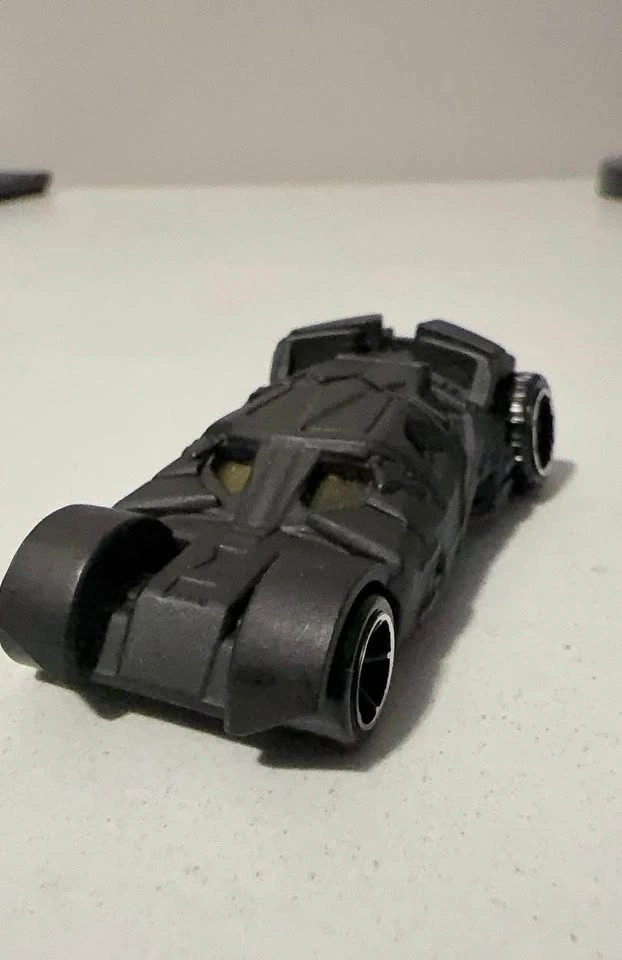 Hot Wheels Tumbler Batmobile and Purple Joker Bone Shaker - photo 3