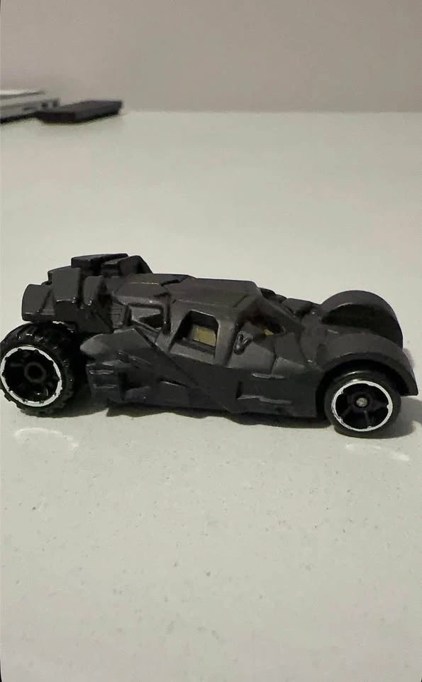 Hot Wheels Tumbler Batmobile and Purple Joker Bone Shaker - photo 5