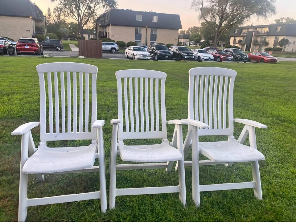 Set of 3 Resin Sturdy Lawn Chairs