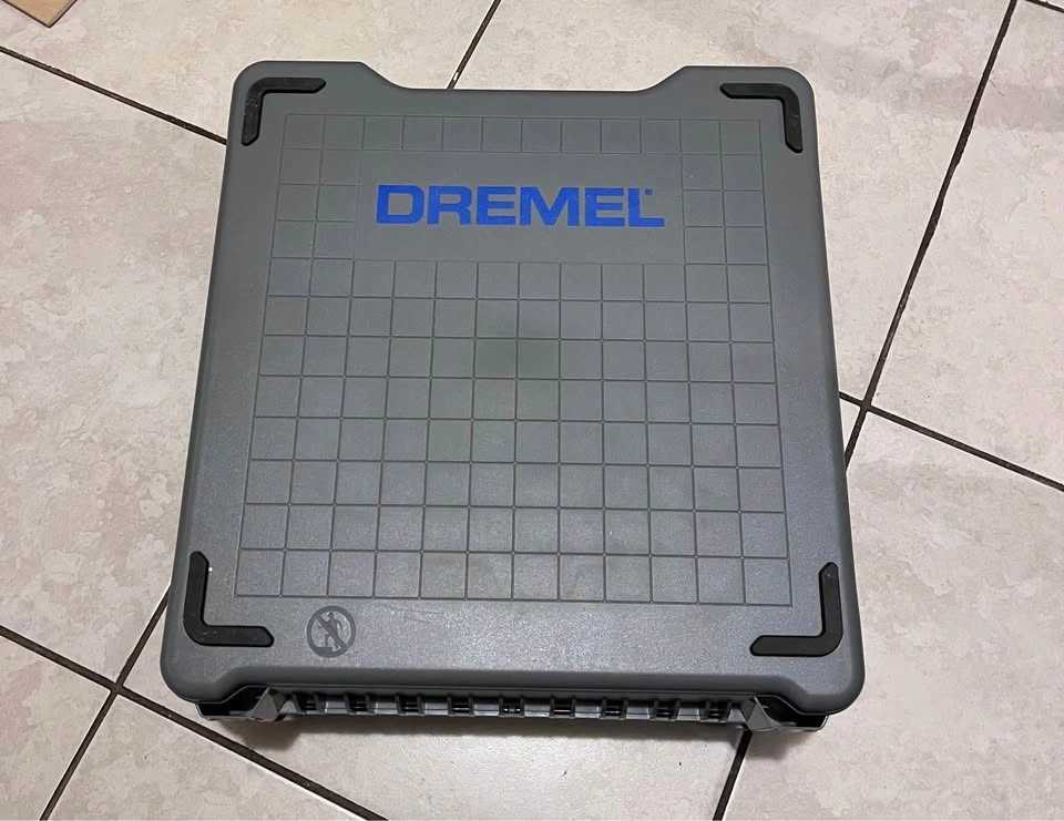 Dremel 12V Cordless Mini Circular Saw Kit w/ Portable Saw Statio - photo 3