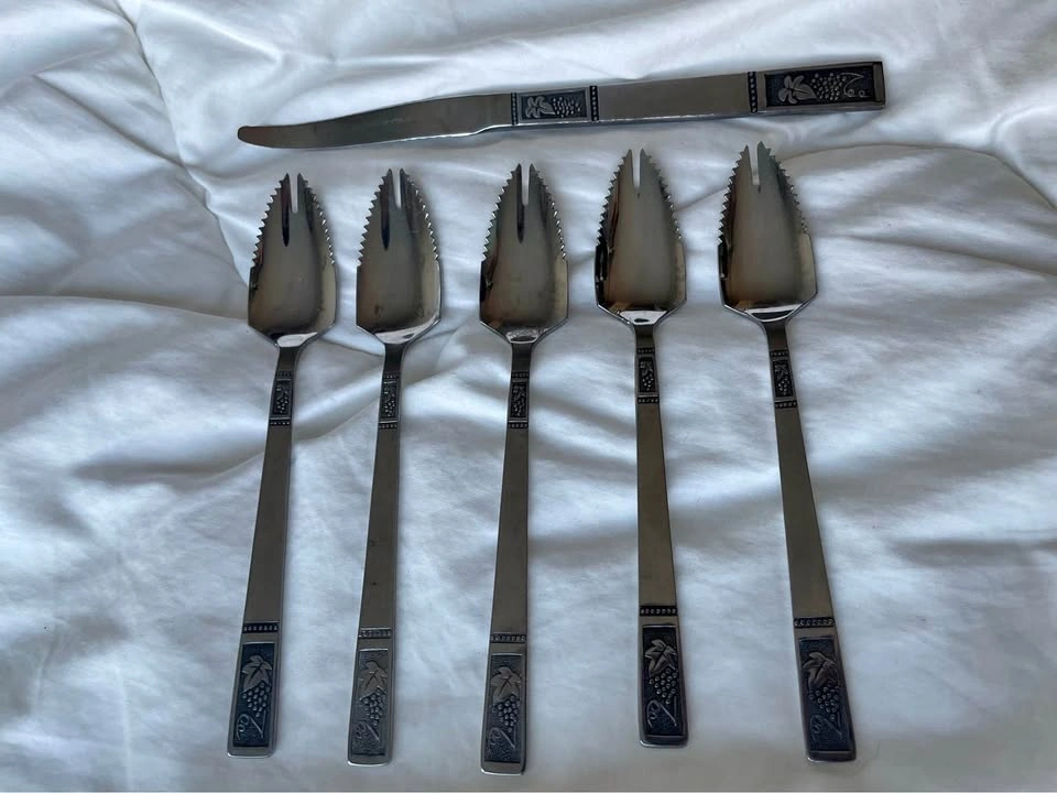 Vintage Grapevine Stainless Steel Grapefruit Knife & Spork Set