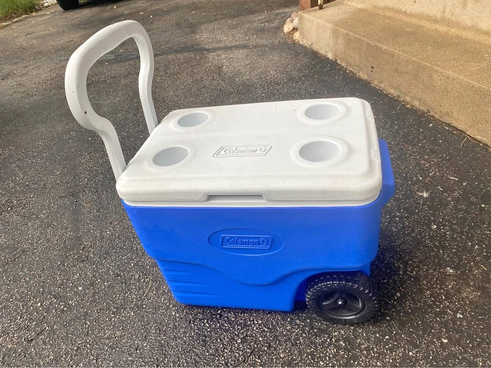 40 Qt. Coleman Rolling Cooler with Cupholders