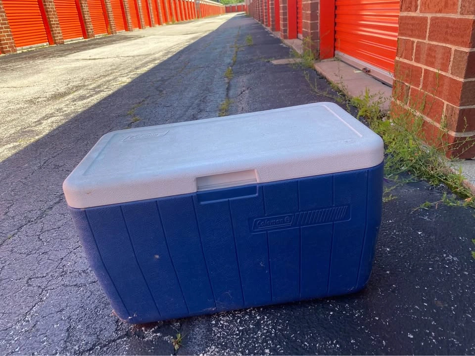 Rubbermaid Cooler or Coleman Coolers $20 each - photo 5