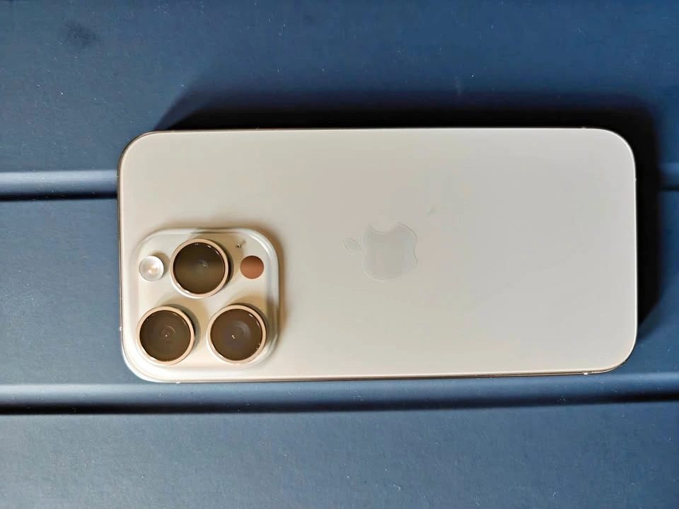 Apple iPhone 15 Pro - Natural Titanium 128 GB