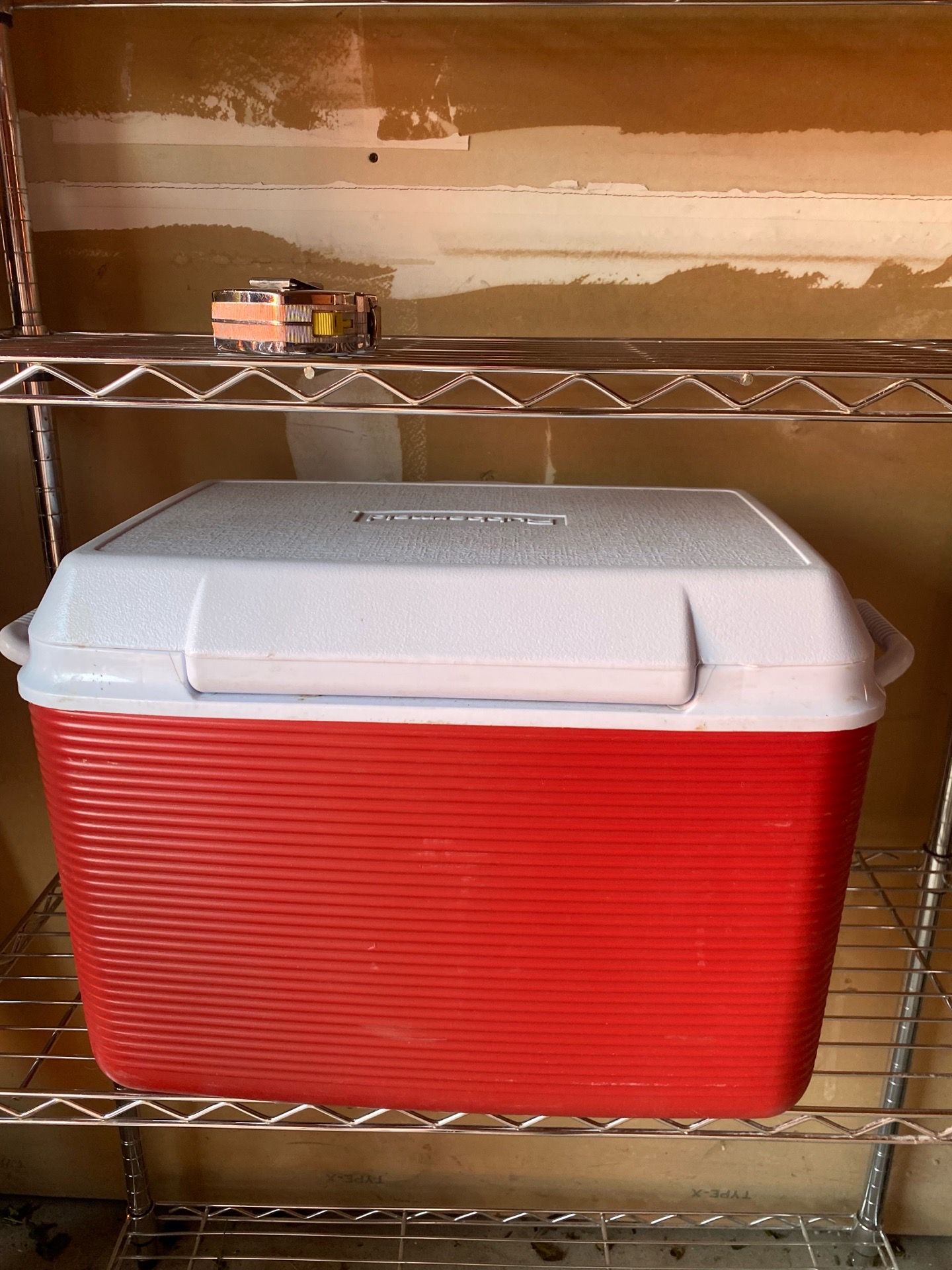 Rubbermaid Cooler